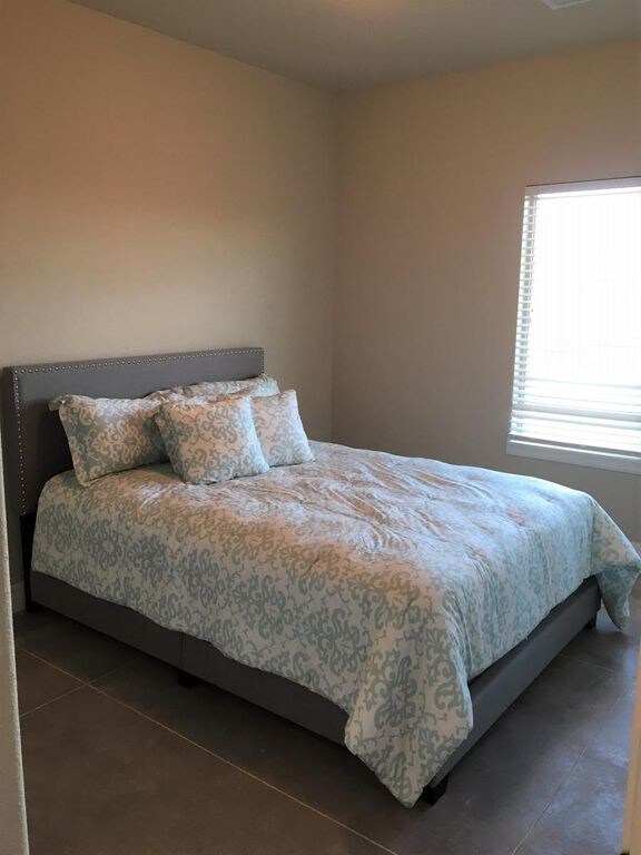 Foto del edificio - 2790 E 45th St N