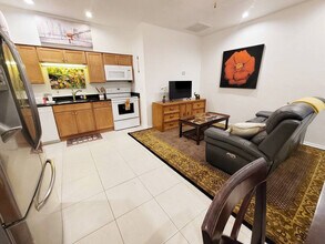 Building Photo - 408 NW 5th Ave