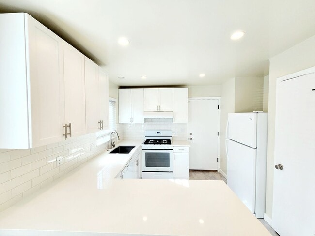 Building Photo - Palm Duplex
