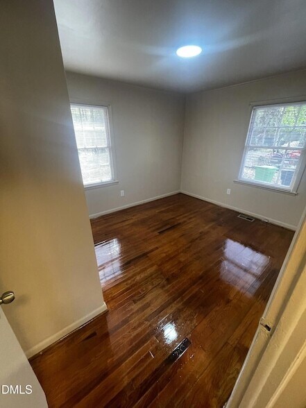 Foto del edificio - 429 Rose Ln