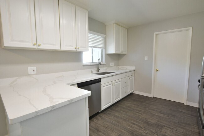Building Photo - Spacious 4 Bedroom 2 Bath Morgan Hill Home...