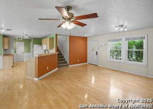 Foto del edificio - 3223 Crested Creek Dr