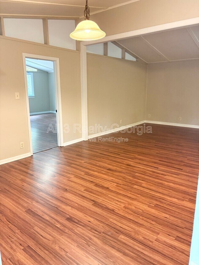 Foto del edificio - 435 Sherwood Rd