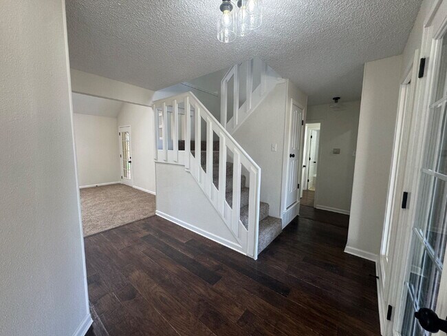 Foto del edificio - Beautiful 2 Story Home Across the Street F...
