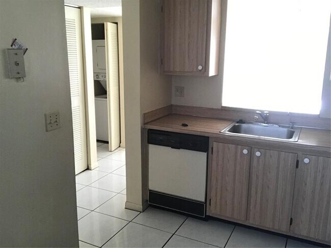 Foto del edificio - 7730 NW 50th St