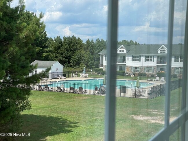 Foto del edificio - 492 Little River Farm Blvd