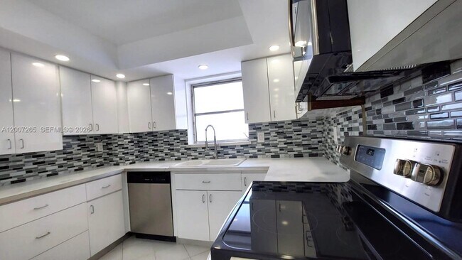 Foto del edificio - 2750 NE 183rd St