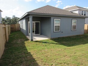 Building Photo - 2300 Plantation Dr