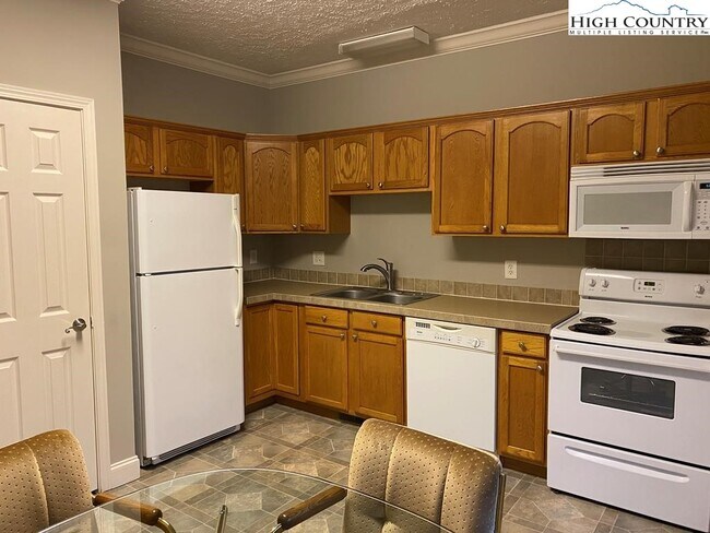 Foto del edificio - 403 Ridgecrest Ave