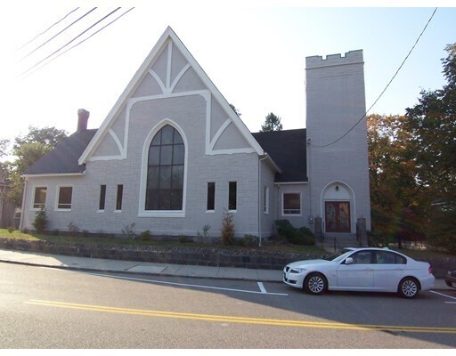 Building Photo - 330 Edge Hill Rd