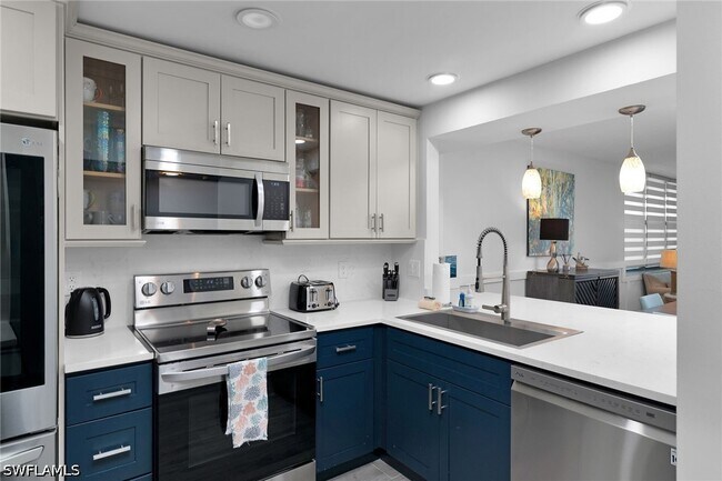 Building Photo - 591 Seaview Ct