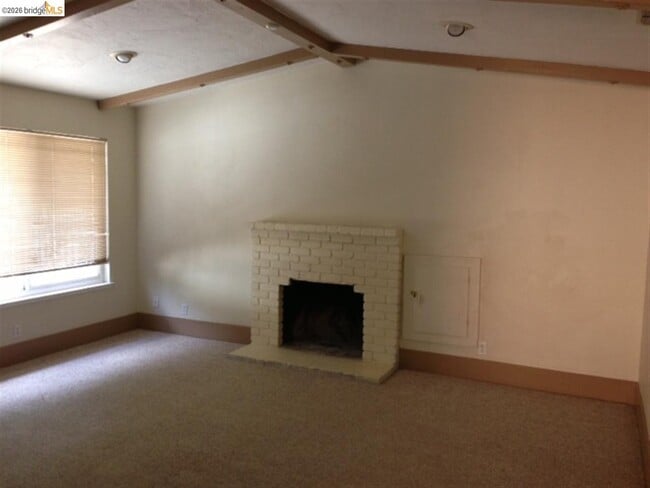 Building Photo - 425 N Hickory Ave