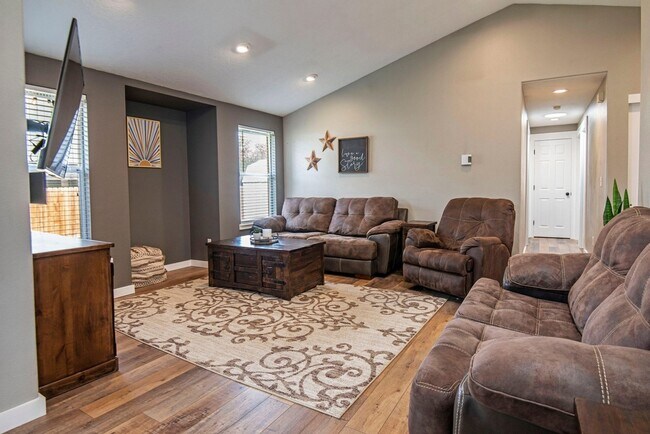 Building Photo - Single level home