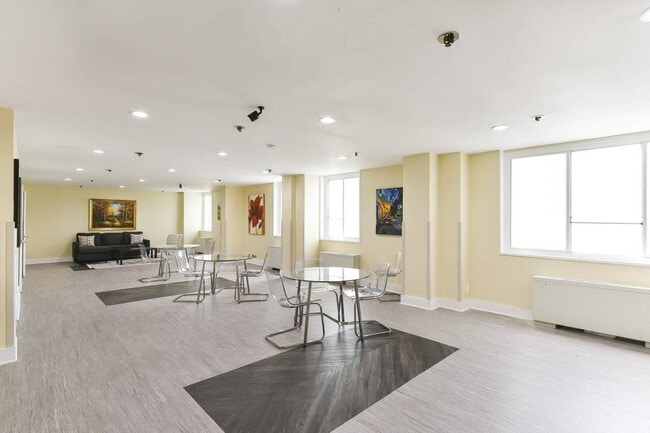 Building Photo - Ashton Heights