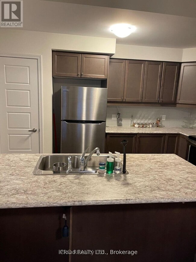 Building Photo - 998 Alder Gate