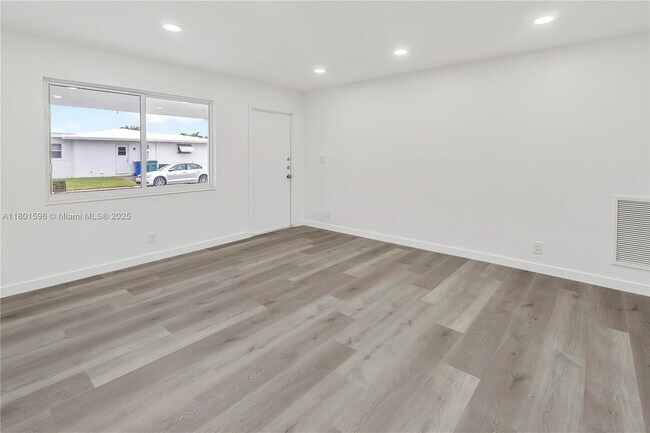 Foto del edificio - 6675 NW 15th St