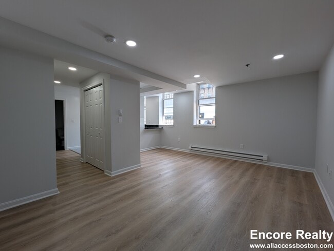 Building Photo - 32 Queensberry St