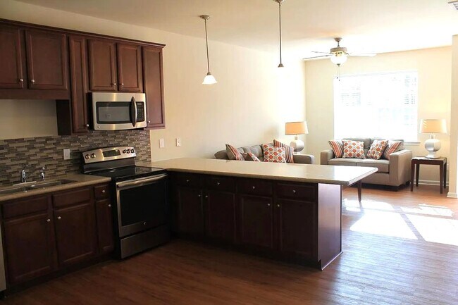 Foto del edificio - Contemporary 3BD/3.5 BA townhome available near NCSU – Furnished or Unfurnished option offered!
