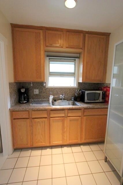 Adorable Unit - 843 Huntley Dr