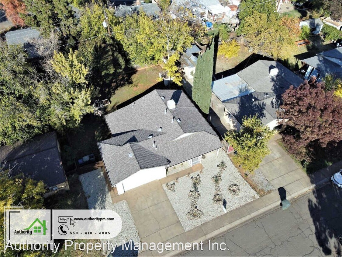 Foto principal - 3 br, 1 bath House - 2120 Solar Way