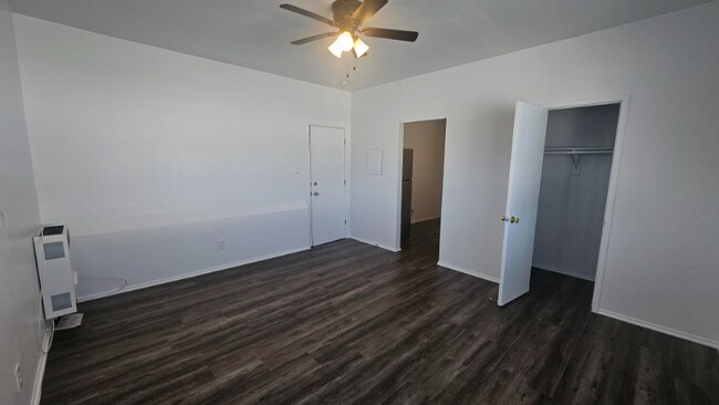 Building Photo - 235 E Anaheim St