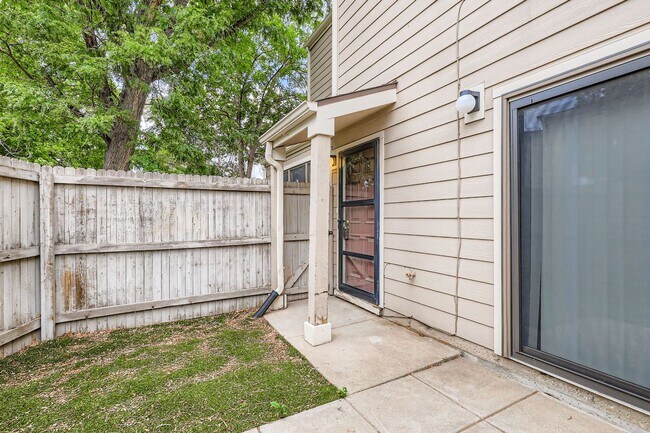 Foto del edificio - Stunning 3/2.5 home in Arvada!