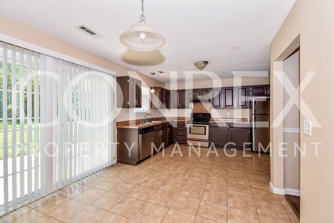 Foto del edificio - 126 Alwyn Blvd