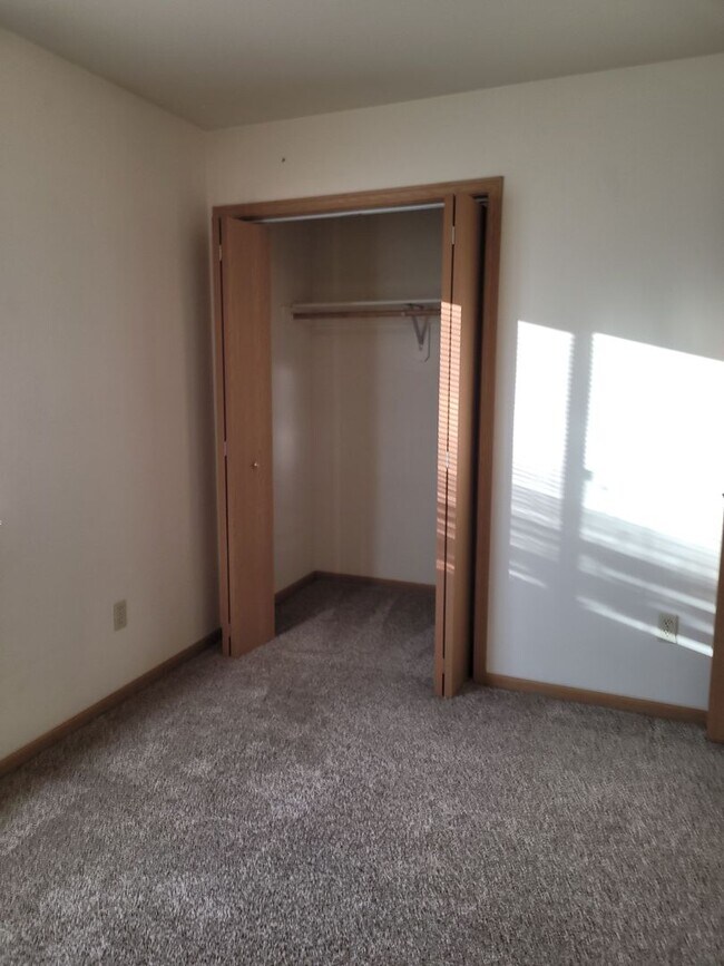 Foto del edificio - Bright & Convenient Townhouse Living!