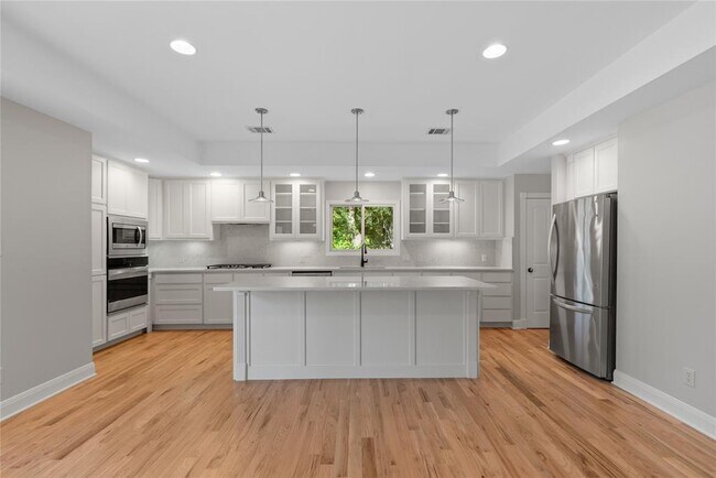 Building Photo - 700 Grey Fox Trail