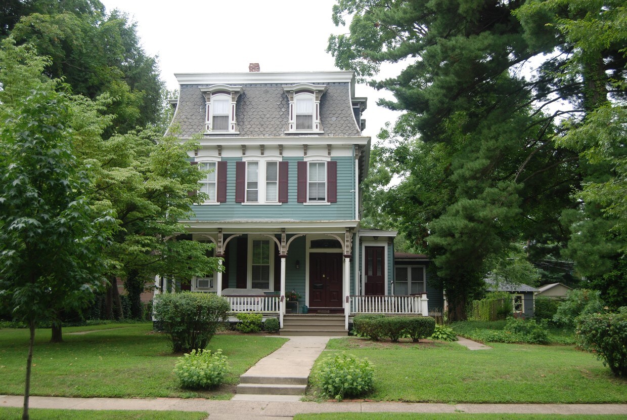 211 Lippincott Ave, Riverton, NJ 08077 Apartments in Riverton, NJ