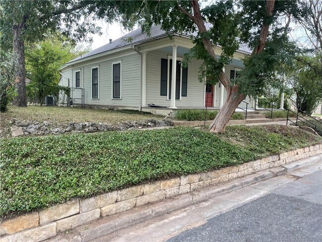 Building Photo - 811 San Marcos St