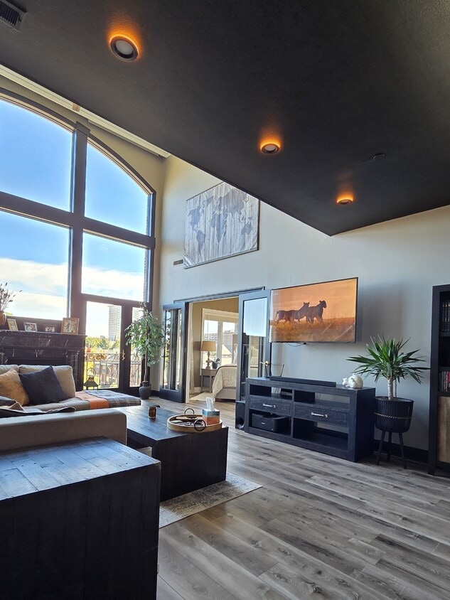 Foto principal - 1515 N Van Buren St