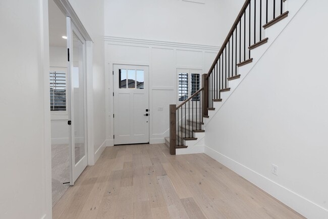 Foto del edificio - 6 bed / 4 bath / 3 car garage custom home in Pecan Valley