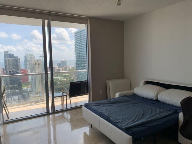 Building Photo - 1060 Brickell Ave