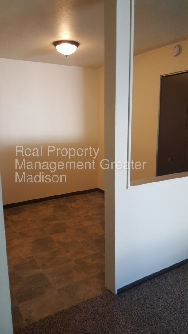 Building Photo - 3722 W Karstens Dr