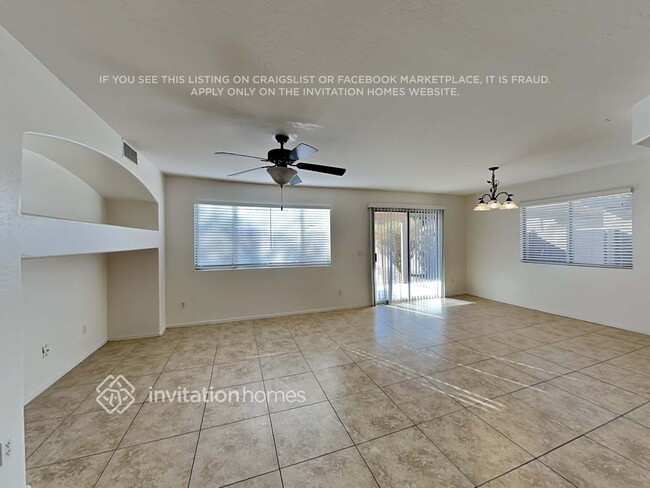 Foto del edificio - 15539 W Meade Ln