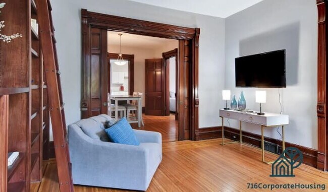 Foto del edificio - Furnished 2-Bedroom Lower Apartment on Prospect Ave