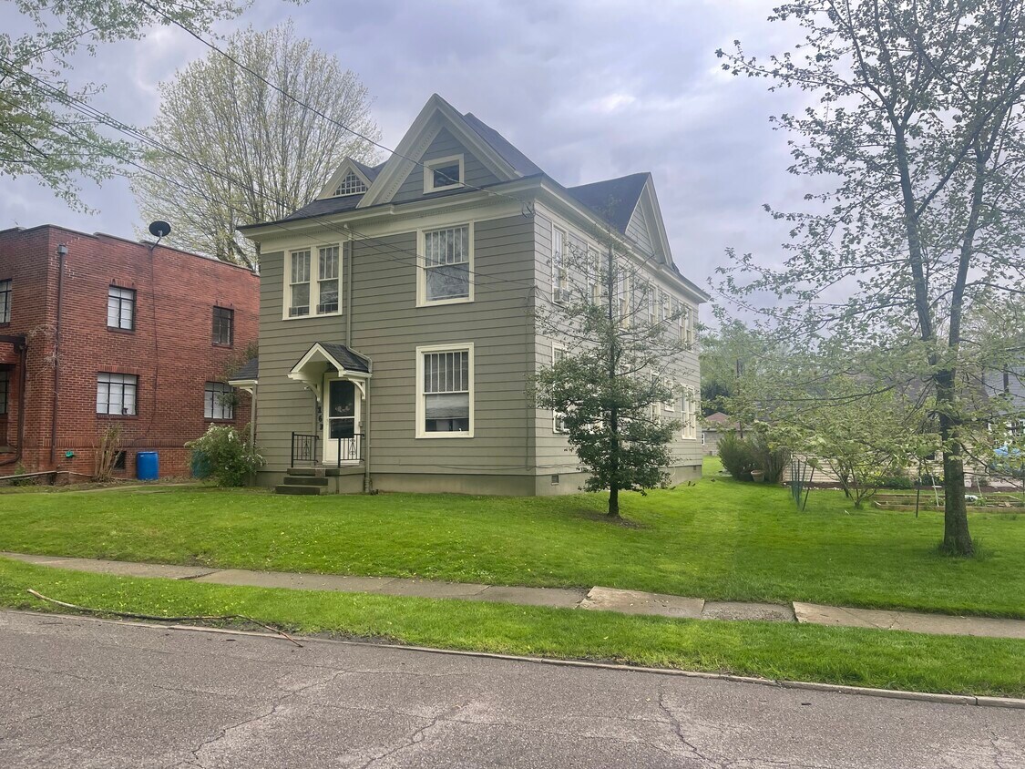 165 Edgwood St Unit Second Floor, Wheeling, WV 26003 165 Edgwood St