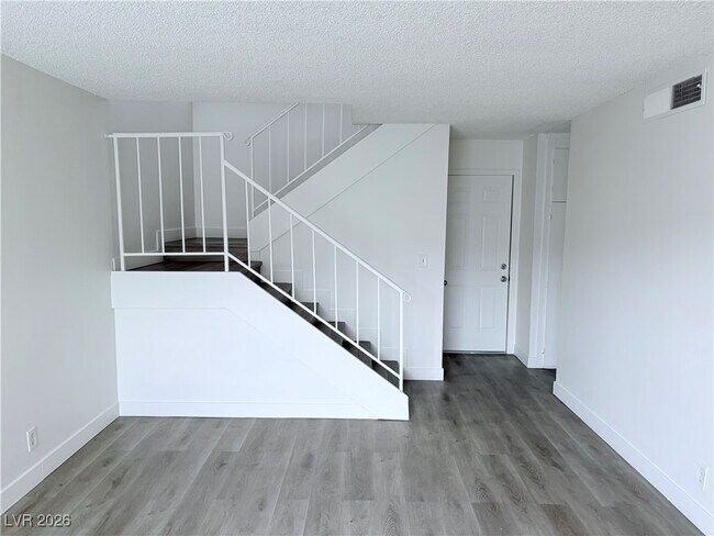 Foto del edificio - 4350 Caliente St