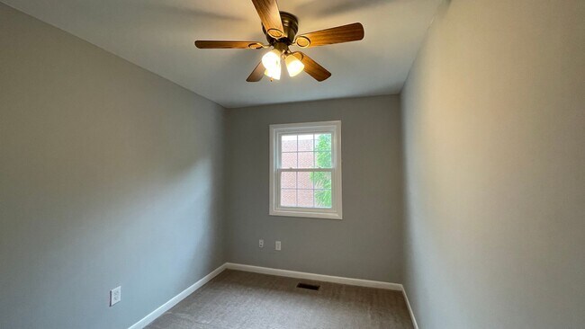 Building Photo - 2-Level Townhouse