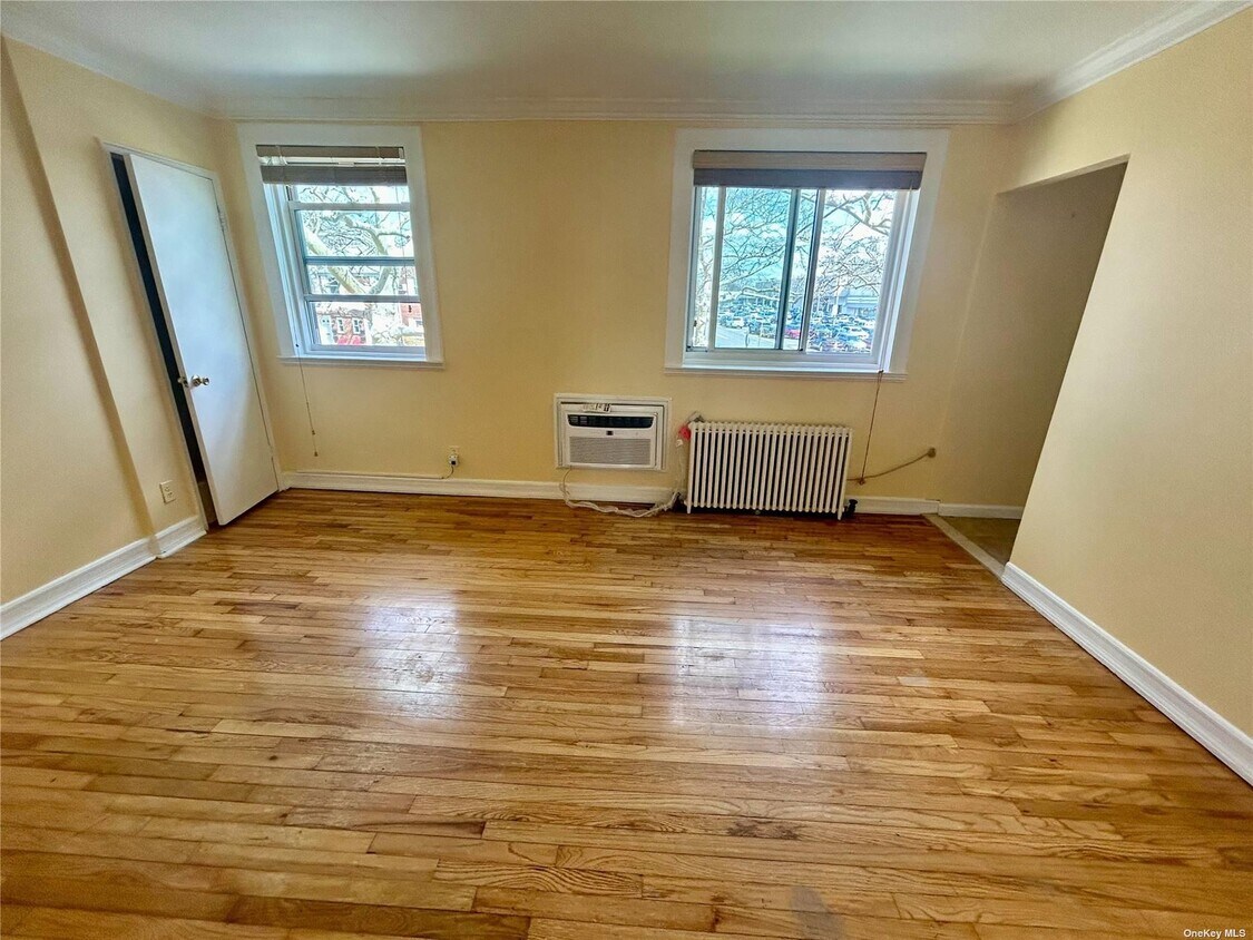 Foto principal - 75-22 255th St