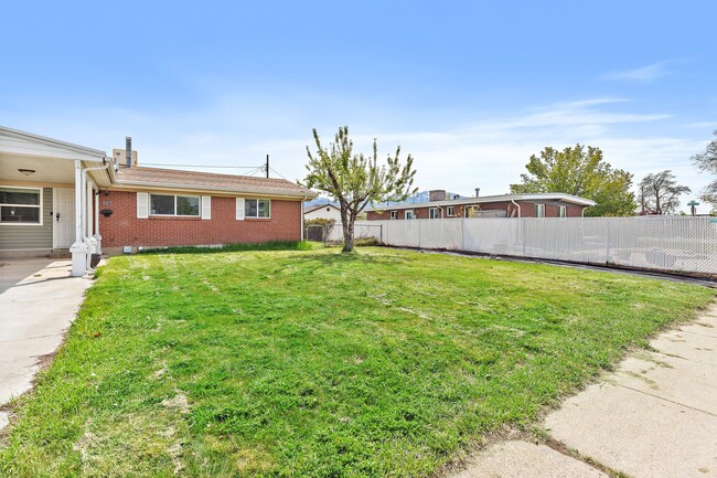 Photo - 6007 S 115 W House