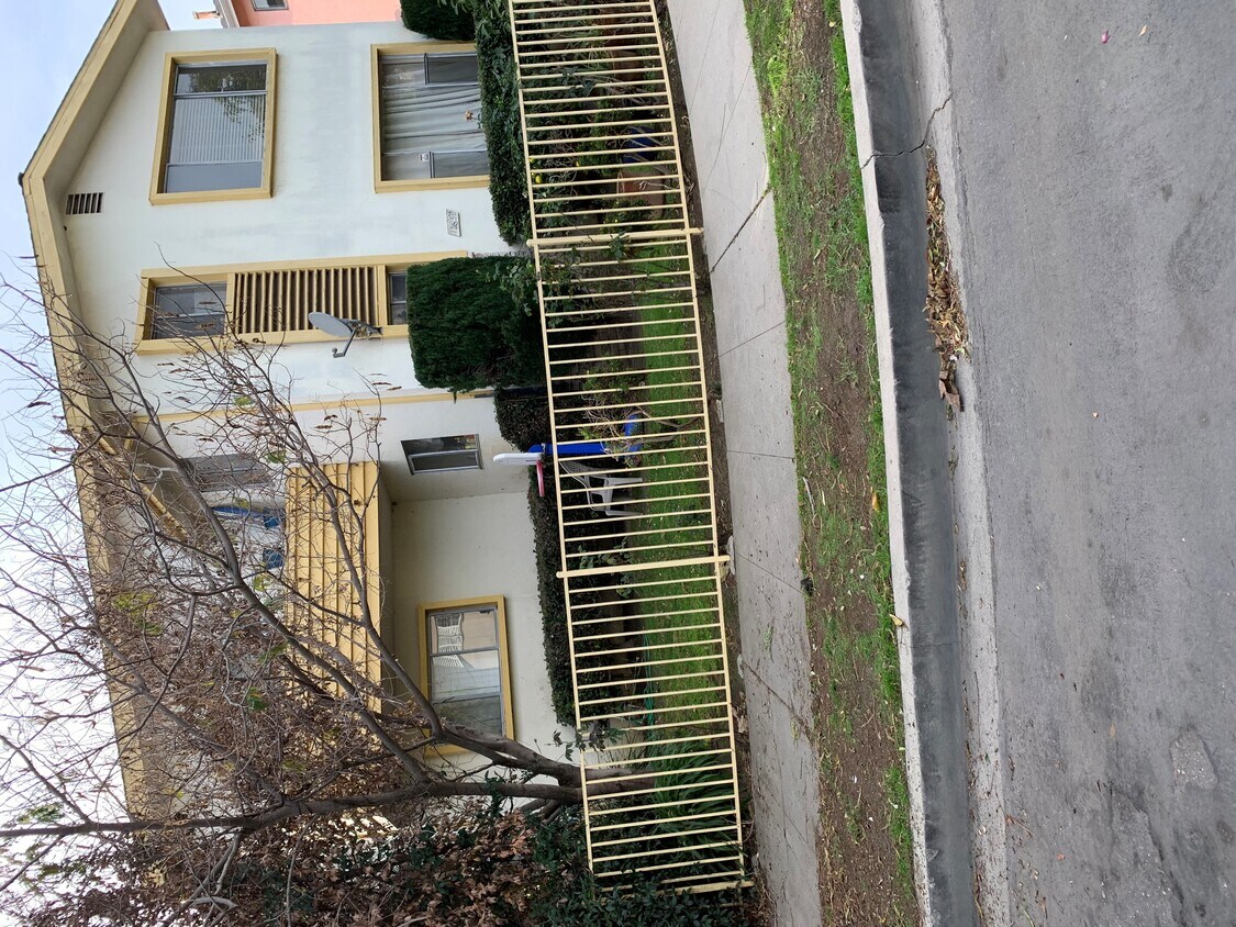 Primary Photo - 12050 Lamanda St