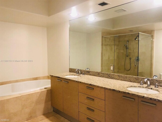 Foto del edificio - 2 br, 2 bath Condo - 1850 S Ocean Dr Apt 2305