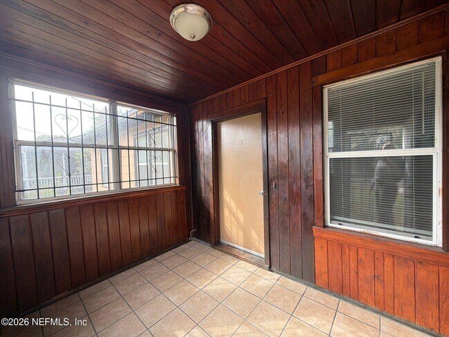 Foto del edificio - 5326 Mays Dr