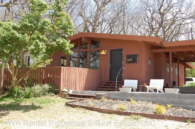 Building Photo - 3 br, 1 bath House - 1066 W Bulldog Blvd