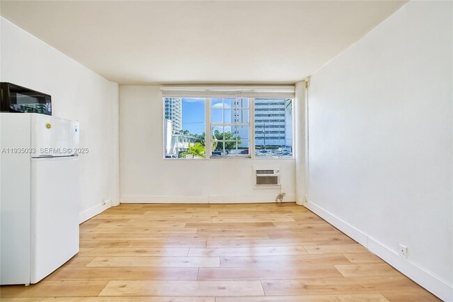 Foto del edificio - 6484 Indian Creek Dr