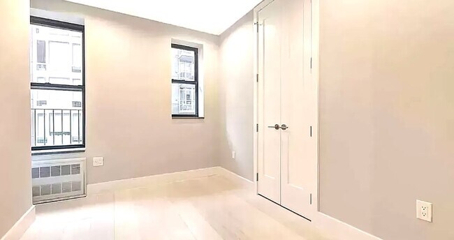 Foto del edificio - Crisopher Street 1 bedroom with Private Ga...