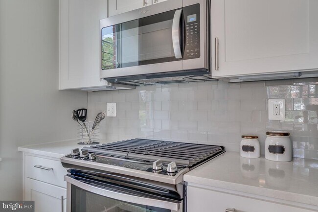 Foto del edificio - 2205 40th Pl NW