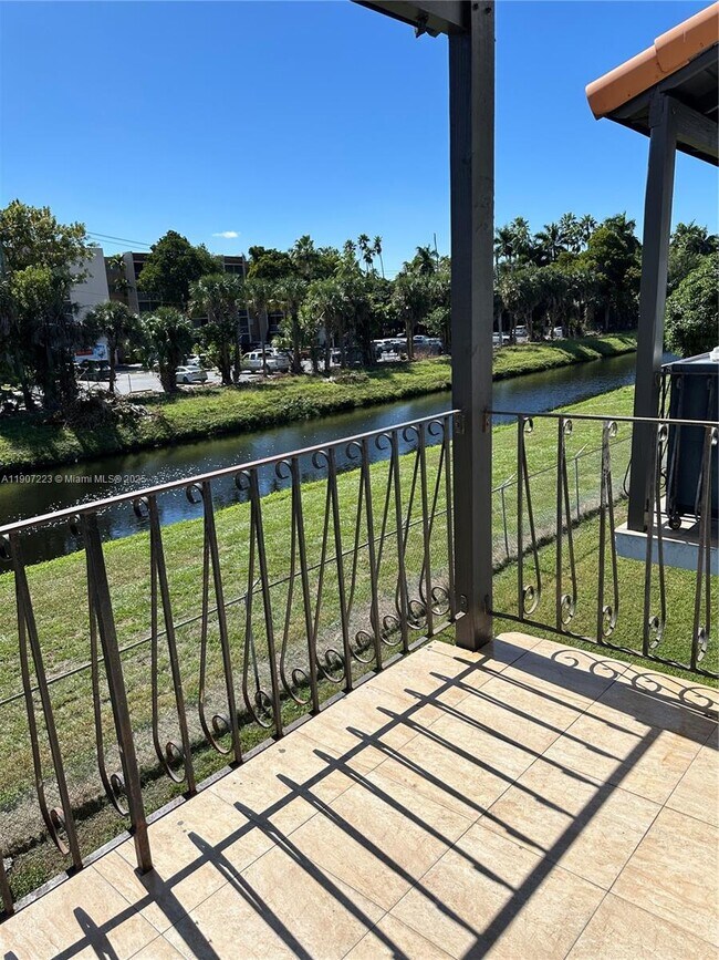 Foto del edificio - 1300 W 53rd St